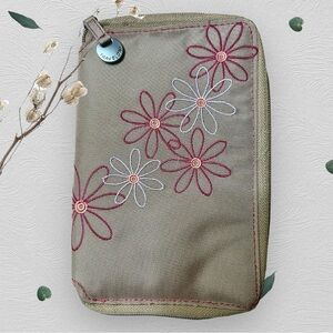 Travelon Zip Around Passport Wallet
